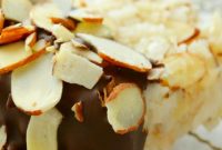 Coconut and Almond Macaroons: Chewy Coconut-Almond Cookies