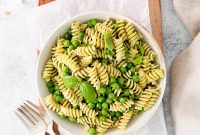 Creamy Pea Pasta with Garlic and Parmesan