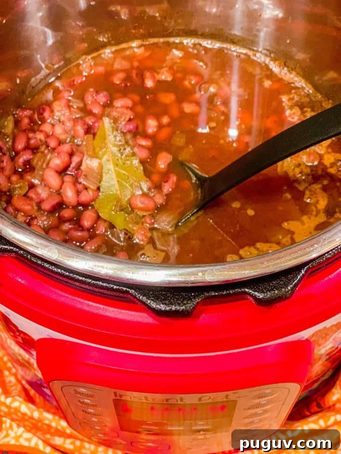 Soul Food Red Beans and Rice: Southern Comfort Recipe for Black Families 11 What’s the difference between jambalaya and red beans and rice?