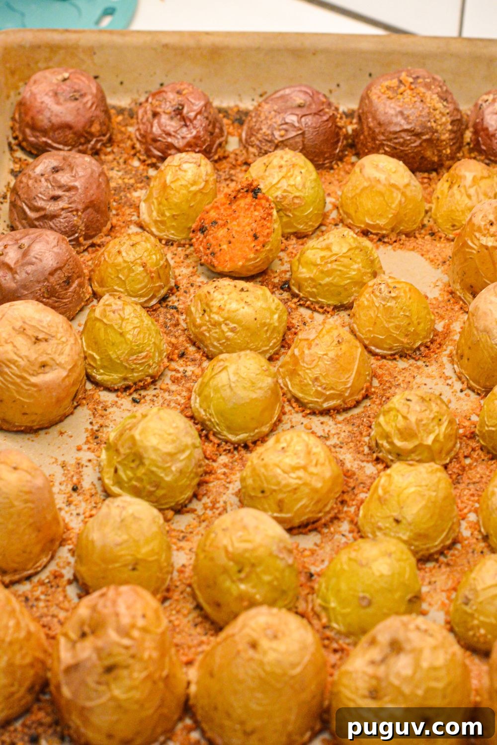 These Parmesan Crusted Potatoes are the perfect mix of crispy and cheesy goodness! 🧀🥔 Ideal as a side dish for any occasion, these potatoes are simple to make and full of flavor. 