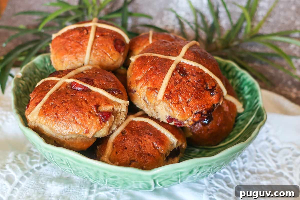 Top Gluten-Free Rolls & Buns: Soft, Fluffy Recipes You’ll Love 9 Soft, lightly sweet gluten-free hot cross buns with warm spices, orange zest, dried fruit, and a glossy apricot-glazed cross in a green bowl