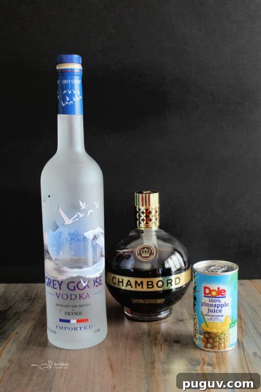 How to Make a Classic French Martini Cocktail 4 Ingredients for a French martini cocktail