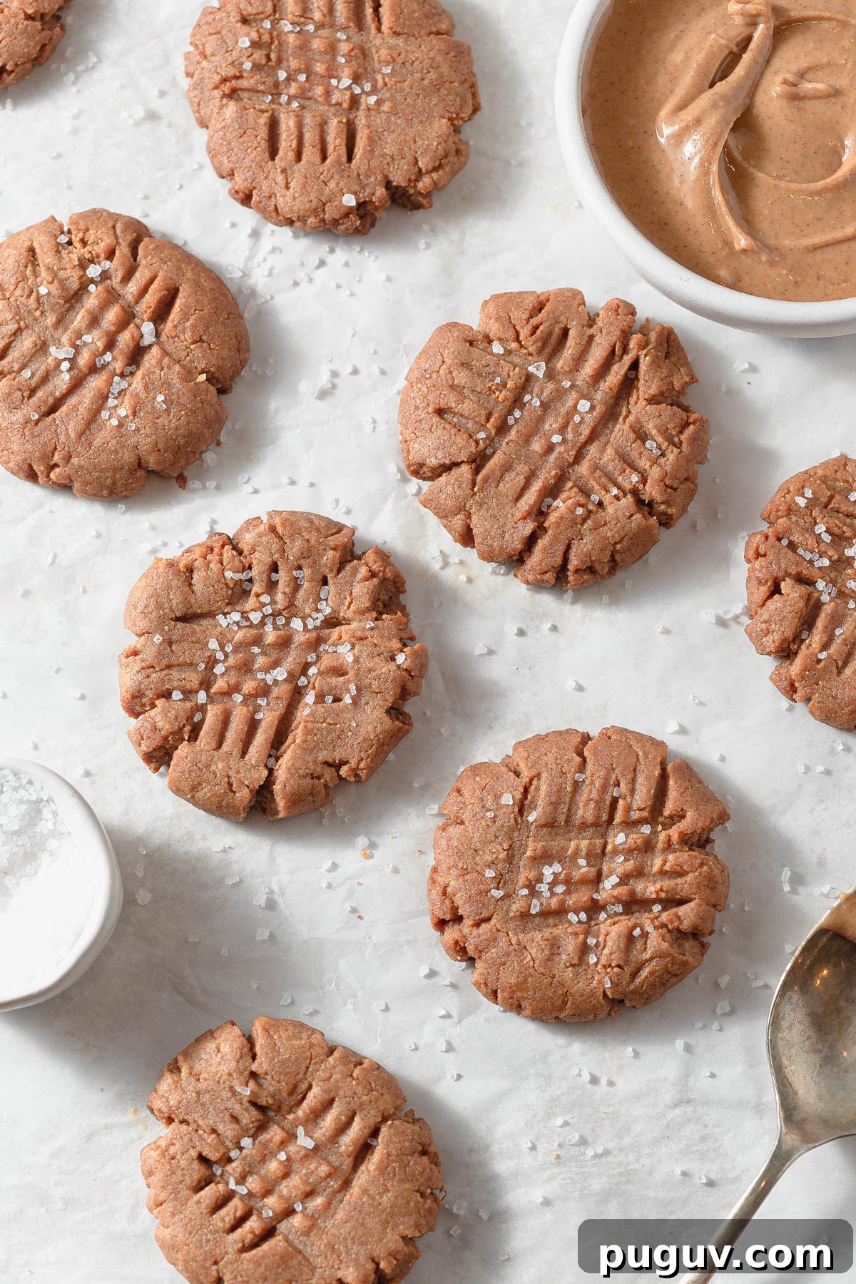 Keto Peanut Butter Cookies – 4-Ingredient Low-Carb Recipe 2 Keto peanut butter cookies
