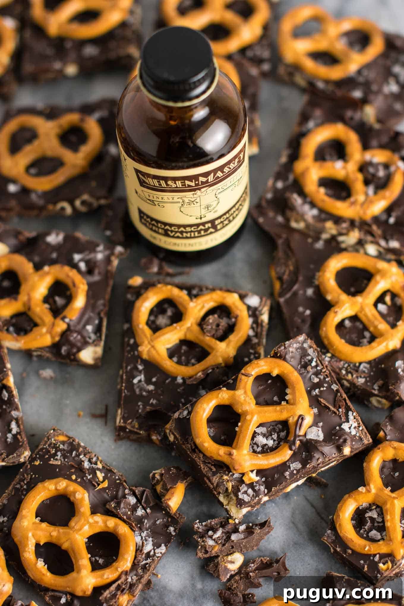 Vegan Dark Chocolate Sea Salt Pretzel Bark Recipe 11 Vegan Chocolate Sea Salt Pretzel Bark Recipe (gluten free.) An indulgent healthy dessert that is so addicting! #vegan #veganpretzelbark #dessert #chocolate #healthy #vegandessert