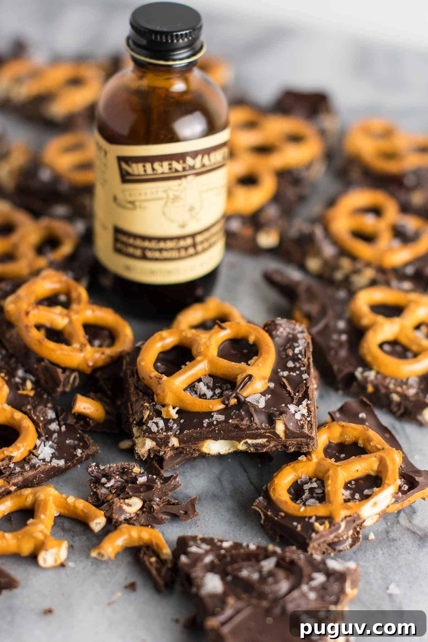 Vegan Dark Chocolate Sea Salt Pretzel Bark Recipe 8 Vegan Chocolate Sea Salt Pretzel Bark Recipe (gluten free.) An indulgent healthy dessert that is so addicting! #vegan #veganpretzelbark #dessert #chocolate #healthy #vegandessert