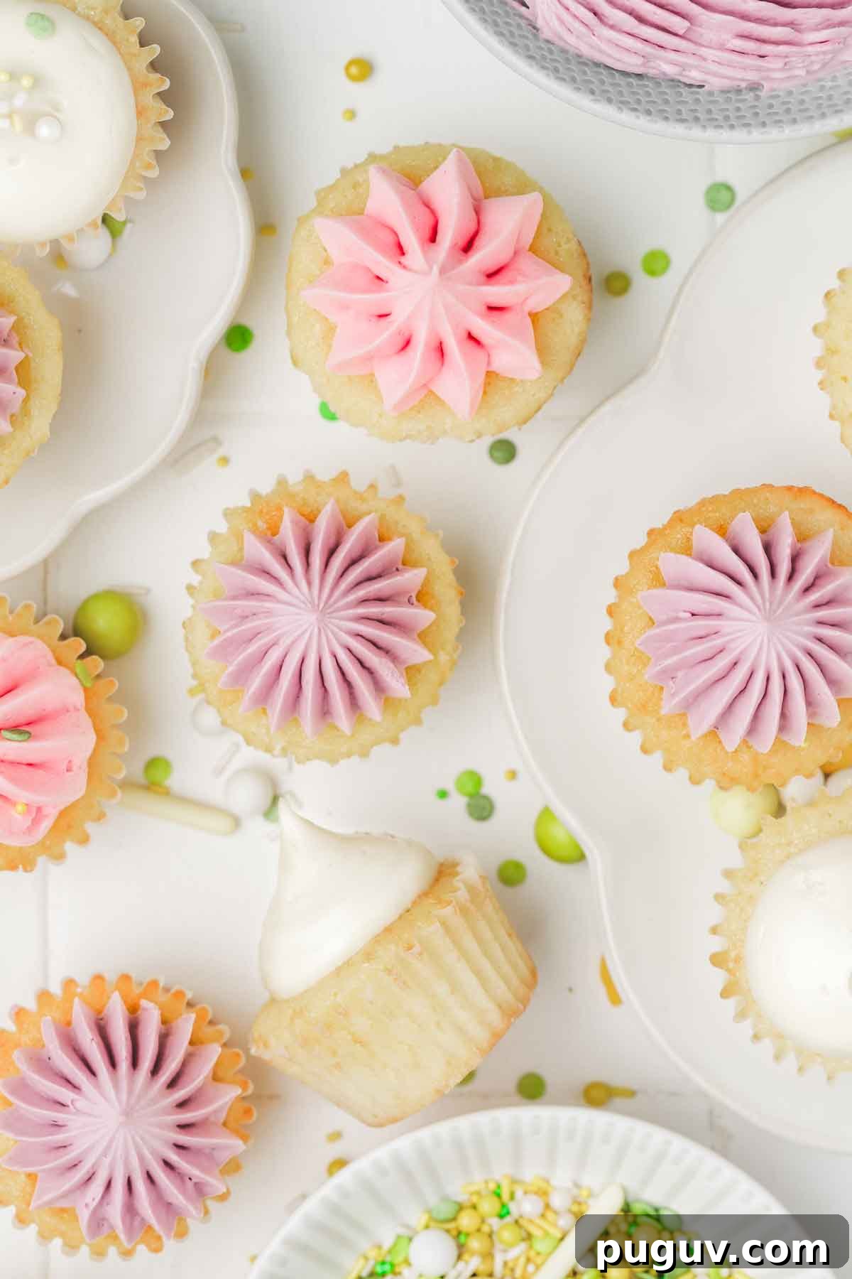 mini cupcakes sur une table