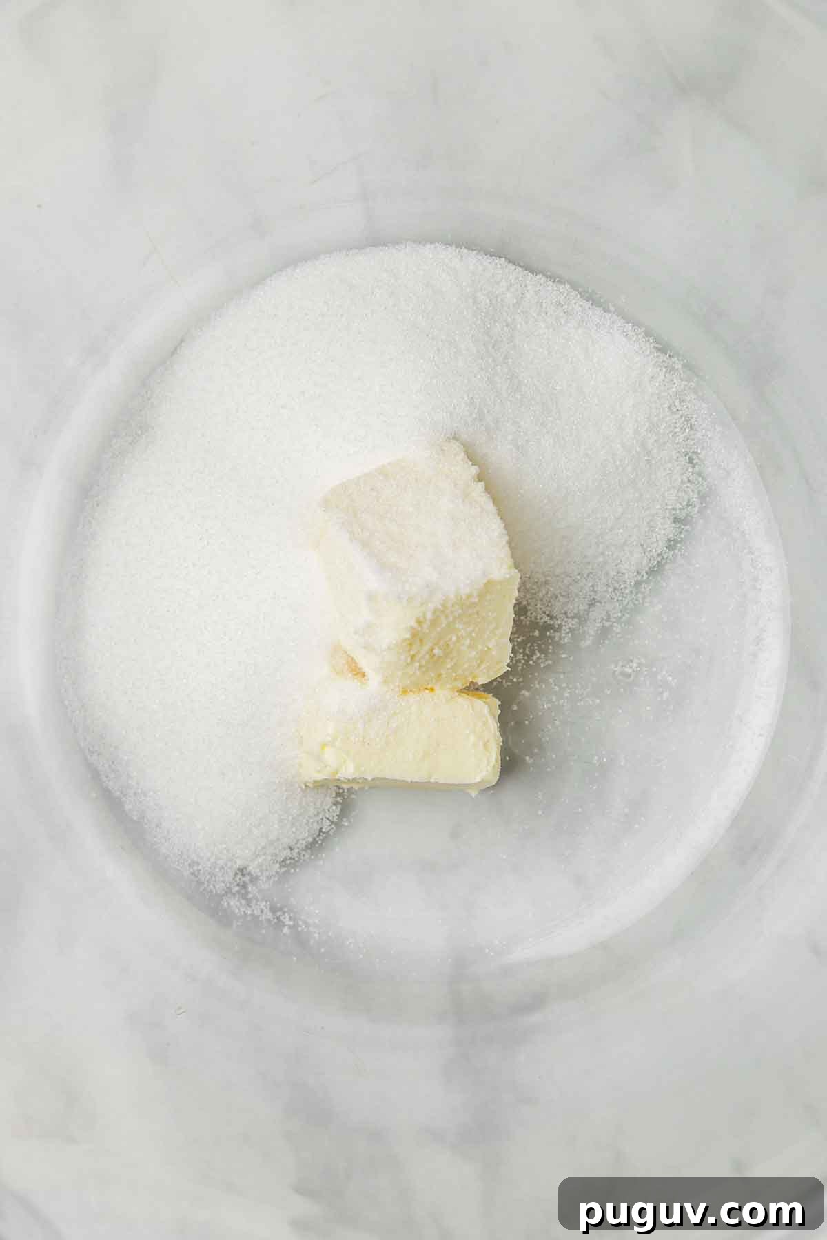 saladier avec beurre et sucre