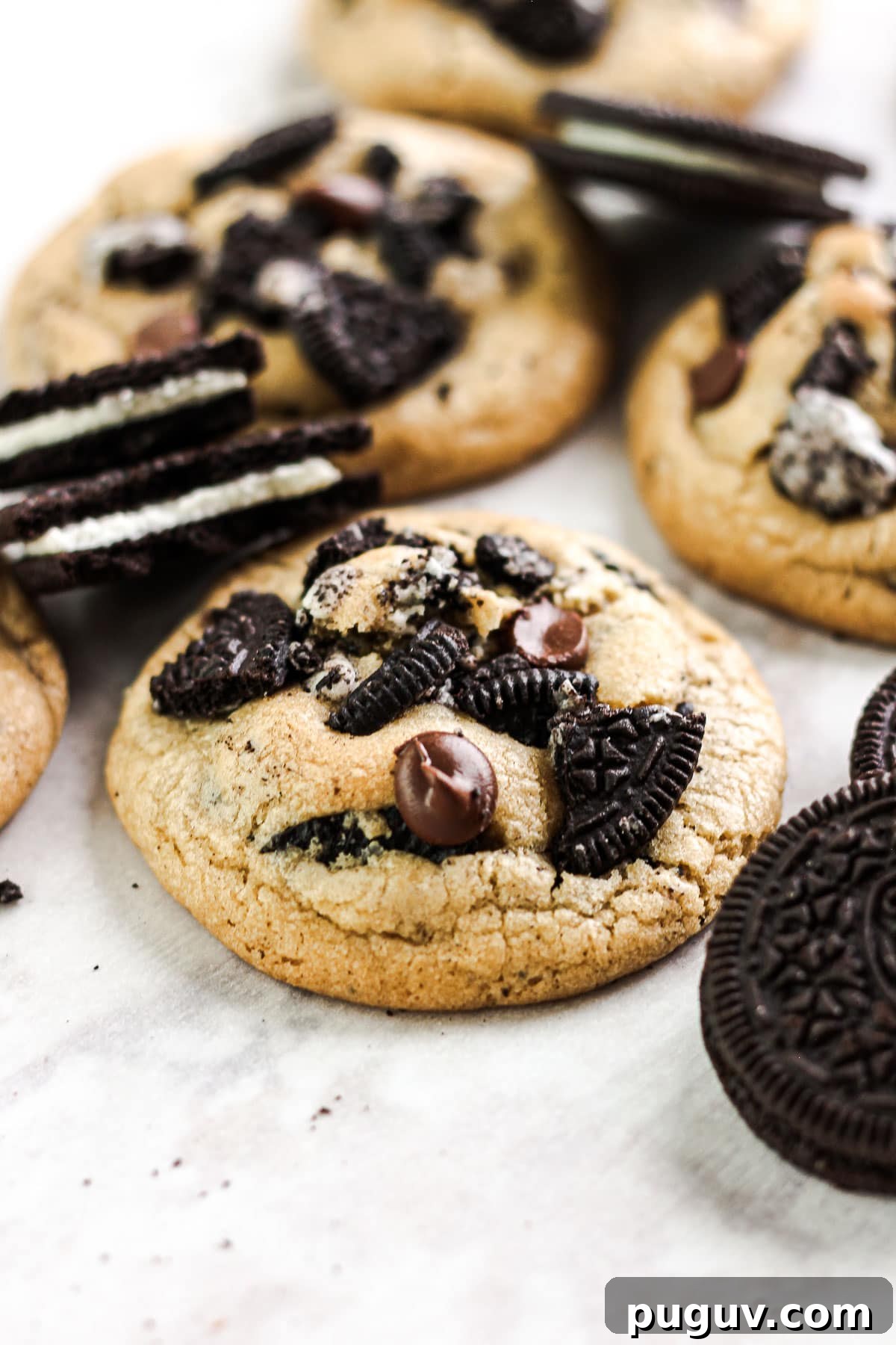 Oreo Chocolate Chip Cookie Recipe — Crispy, Chewy Treats 4 Mixing cookie dough