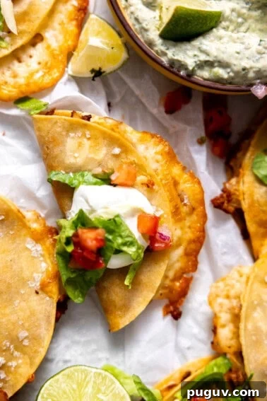 Loaded Texas Nachos Recipe: How to Make Classic Tex-Mex Nachos 19 Crispy ground turkey taco topped with sour cream, lettuce, and pico de Gallo.